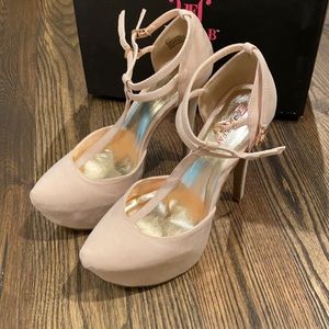 Lille JUSTFAB nude suede platform pump size 8